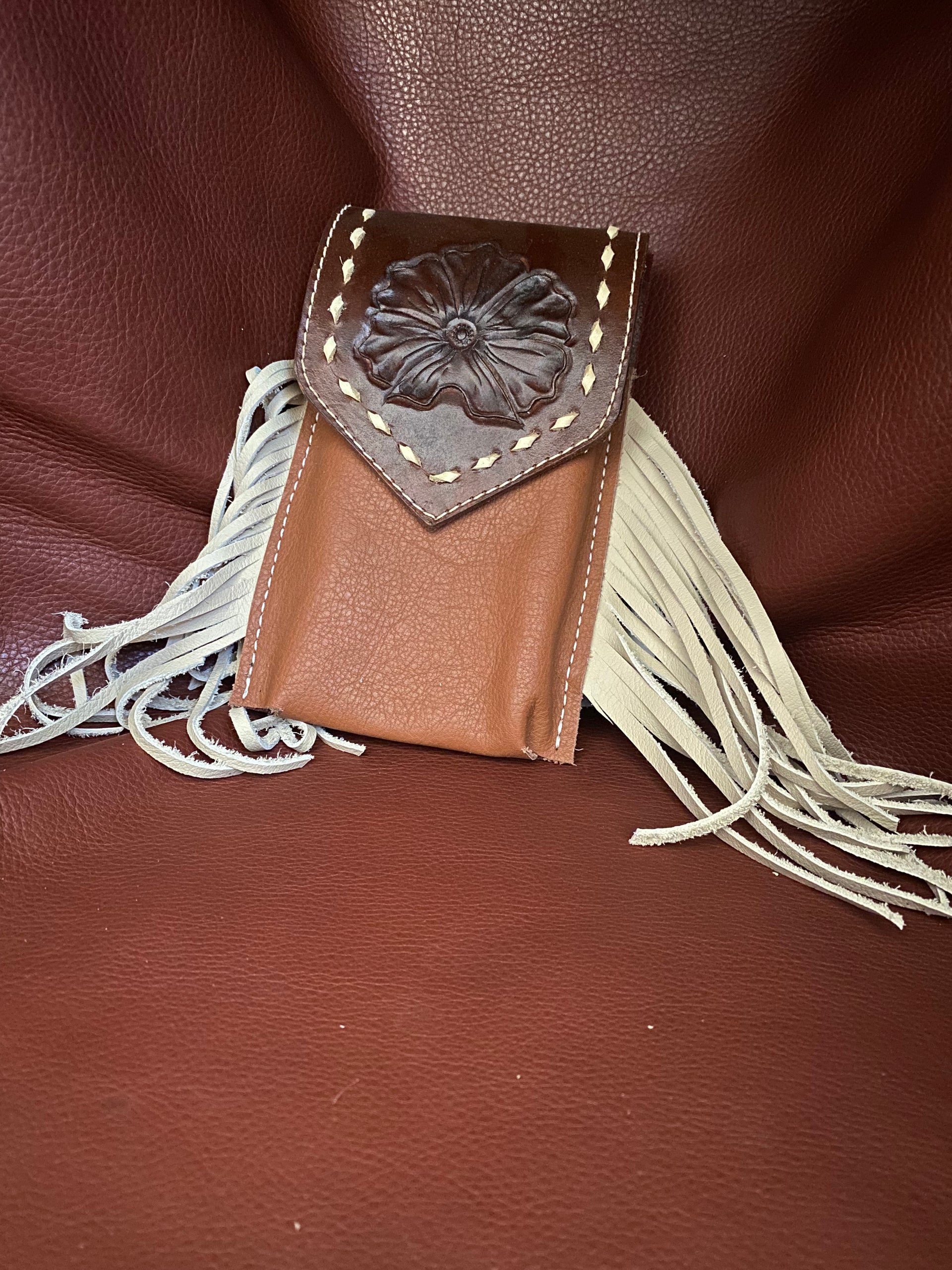 Small cell phone saddle pouch – Owens Ranch Designs